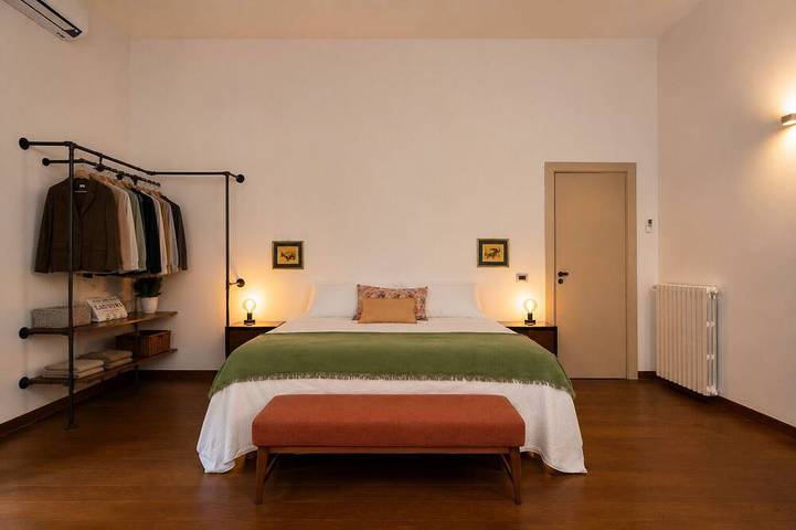 Ganze Wohnung, Elegant and bright 220 sqm renovated flat in the city center in Neapel, Neapel Provinz