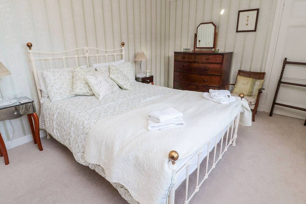 Iona 10 Palace Street East, family friendly in Berwick-Upon-Tweed in Berwick-upon-Tweed, Northumberland