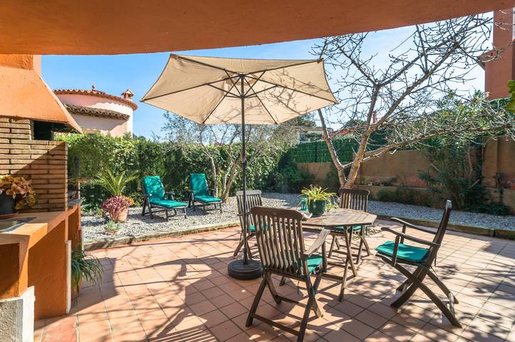 Appartement entier, Appartement avec une agréable terrasse avec barbecue,a Begur in Residencial Begur, Begur