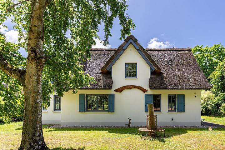 Ferienhaus für 4 Personen, mit Ausblick und Garten sowie Sauna und Seeblick in Born a. Darß