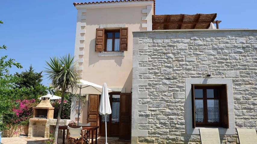 Ferienhaus für 8 Personen, mit Pool und Garten