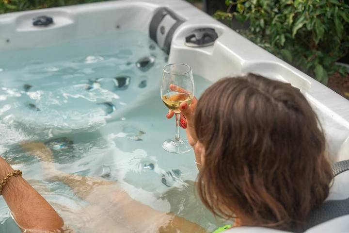 Maison de vacances pour 4 personnes, avec jacuzzi ainsi que jardin et piscine en Champagne-Ardenne