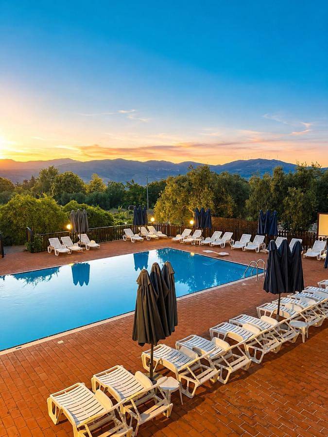 Location de vacances pour 2 personnes, avec Terrasse et Jardin ainsi que Piscine et Vue à Randazzo - 4