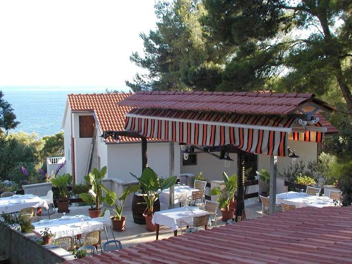 Chambre d’hôte pour 3 personnes, avec Balcon et Terrasse ainsi que Jardin et Vue dans Hvar