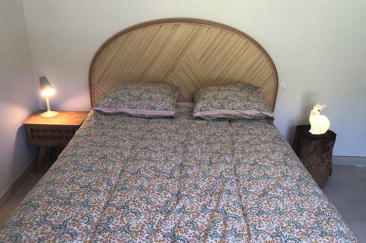 Gîte pour 2 personnes, avec jardin ainsi que terrasse et piscine à Cuges-les-Pins - 3