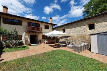 Location de vacances pour 8 personnes, avec balcon et jardin à Orduña