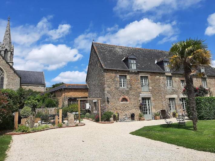 Location de vacances pour 5 personnes, avec jacuzzi et jardin ainsi que piscine et terrasse à Saint-Hélen - 2