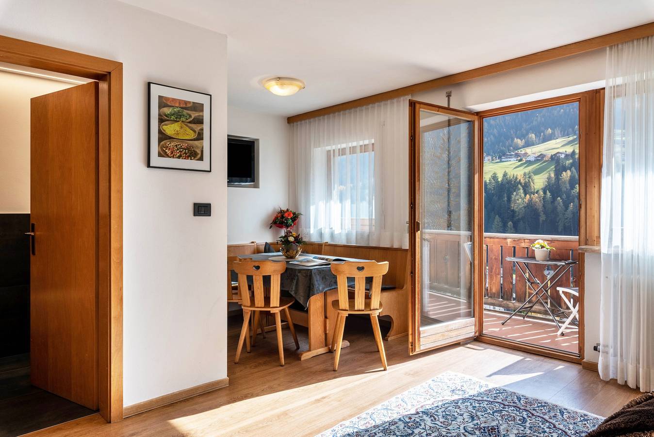 Ganze Wohnung, Ferienwohnung "Villa Erina C" mit Bergblick, Balkon und Wlan in St. Ulrich in Gröden, Dolomiti Superski