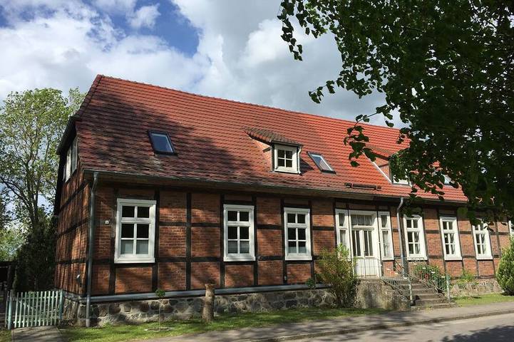 Ferienwohnung für 5 Personen, mit Garten und Pool, mit Haustier in Ivenack