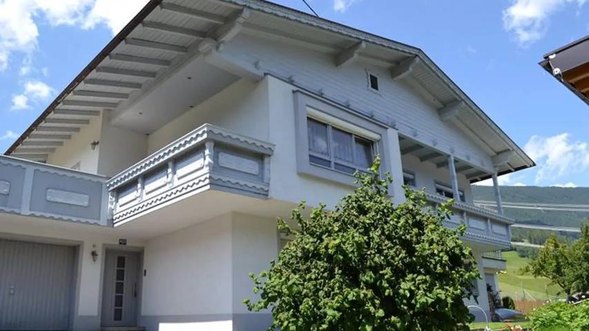Ferienwohnung für 7 Personen, mit Balkon und Terrasse sowie Garten in Wenns