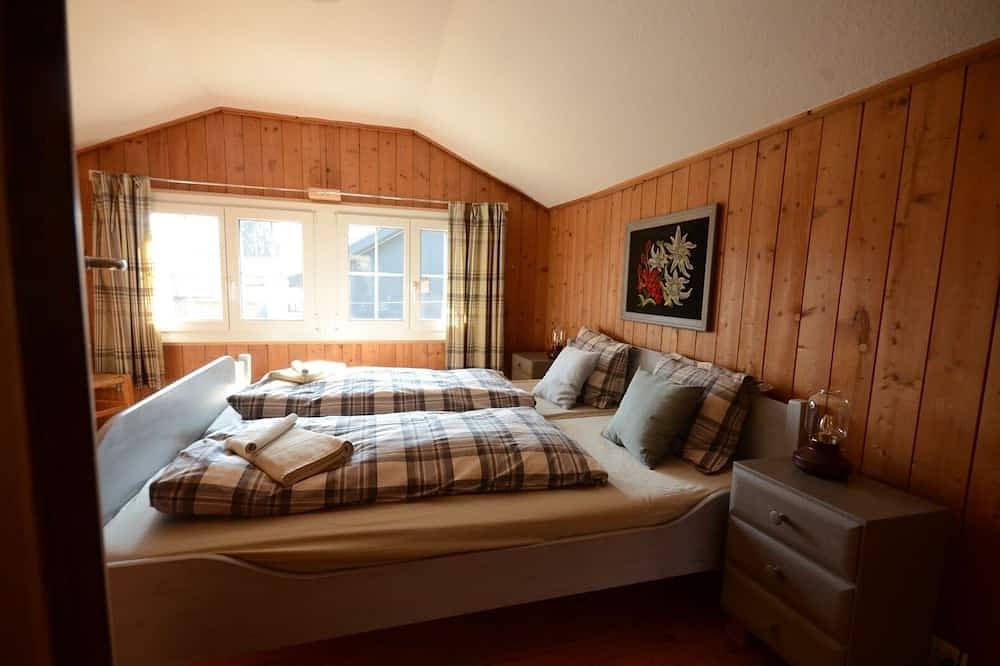 Traditional Chalet with views of the Eiger, Monch & Jungfrau! in Unterseen, Thunersee