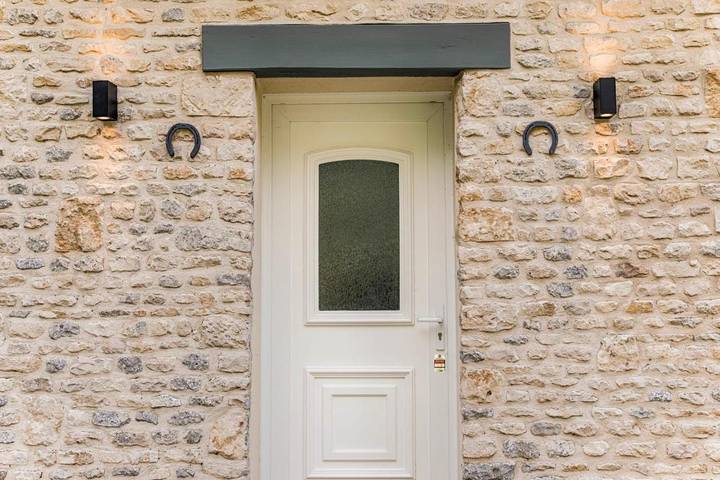 Location de vacances pour 12 personnes, avec piscine ainsi que sauna et jardin à Saint-Étienne-la-Thillaye - 4