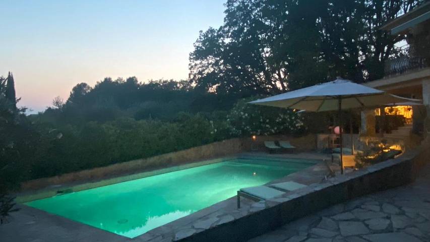 Chambre d’hôte pour 2 personnes, avec Terrasse et Jardin ainsi que Piscine et Vue
