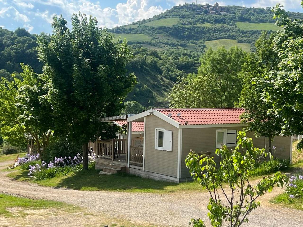 Chalet animaux Ok - 5 pers. in Saint-Georges-de-Luzençon, Parc naturel régional des Grands Causses