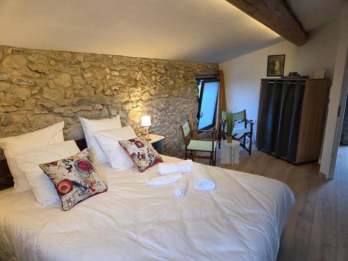 Location de vacances pour 2 personnes, avec vue et terrasse à Vailhan