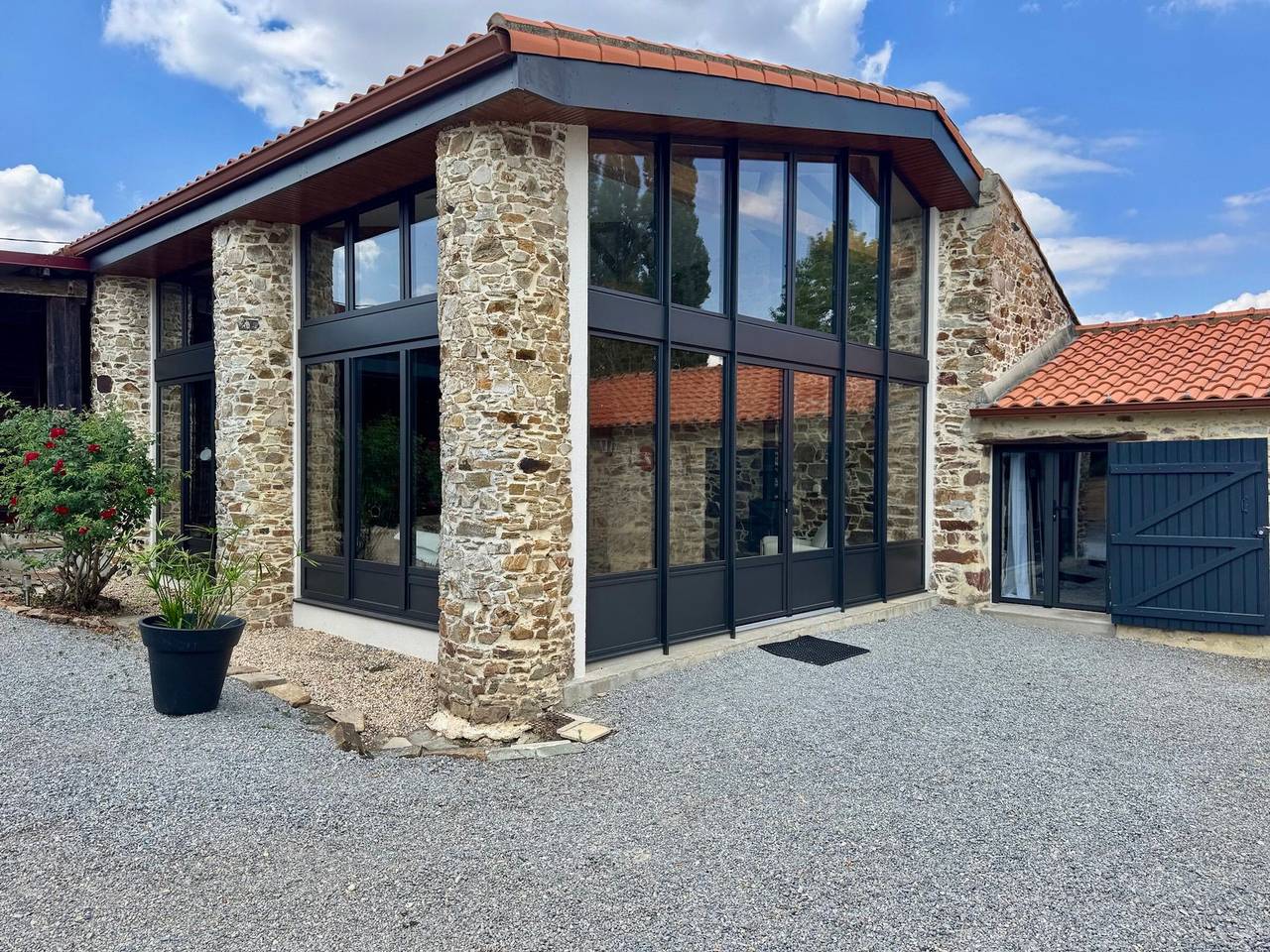 "Charming Cottage with Private Garden, Jacuzzi, and Bikes – Near Nantes & Beach" in Port-Saint-Père, Nantes e dintorni