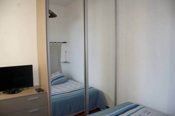 Location de vacances pour 5 personnes, avec terrasse dans Plage de Saint-Cyr sur Mer Les Lecques - 3