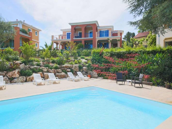 Appartement de vacances pour 5 personnes, avec piscine ainsi que terrasse et jardin, animaux acceptés