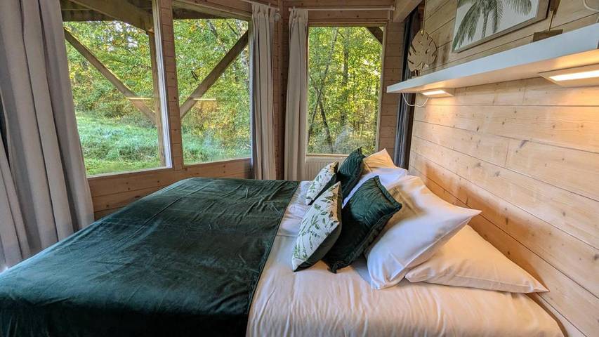 Gîte pour 4 personnes, avec vue ainsi que jardin et piscine, animaux acceptés à Biron - 3