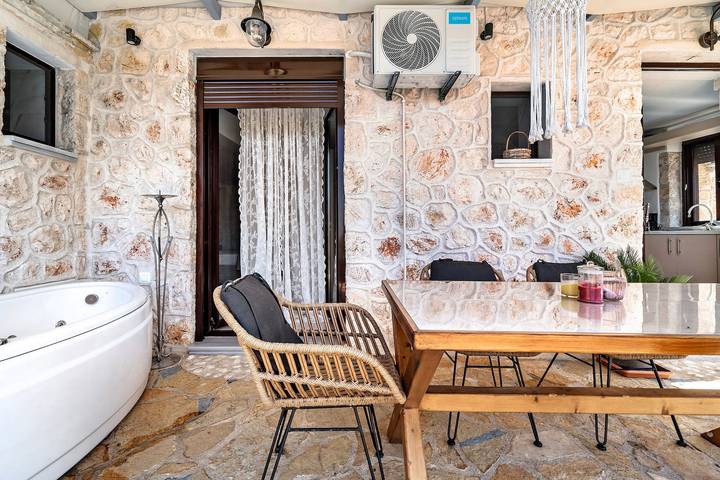 Entire apartment, Apartment "Key" with Private Garden, Terrace & Wi-Fi in Greece