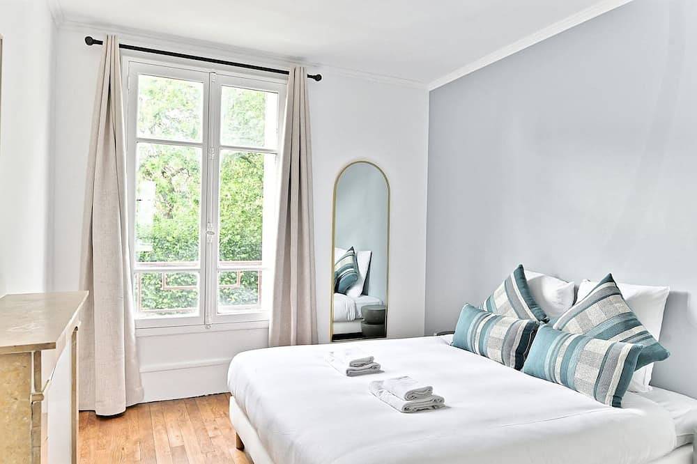 Entire apartment, Apartment Panoramic view of the capital in Puteaux, Hauts-de-Seine