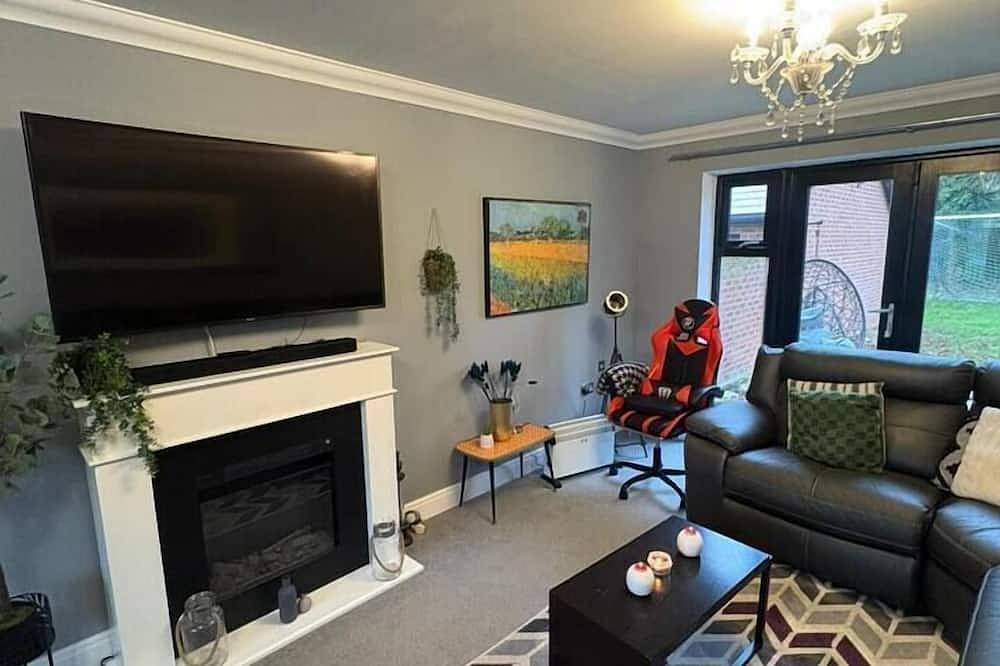 #100 Comfortable 4-Bed House in Rugby in Churchover, Warwickshire