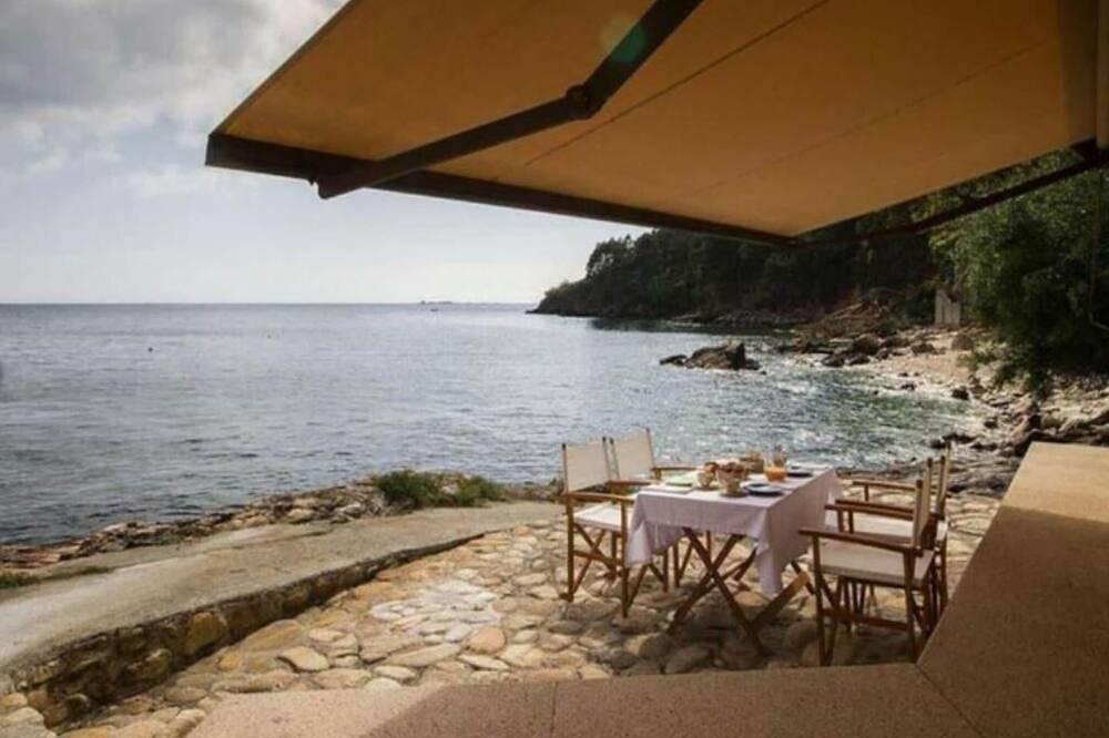 House in Combarro by the Sea in Combarro, Poio