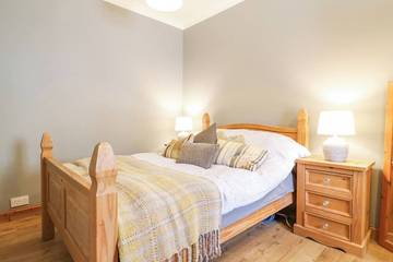 Log Cabin for 2 People in Kent, Photo 1