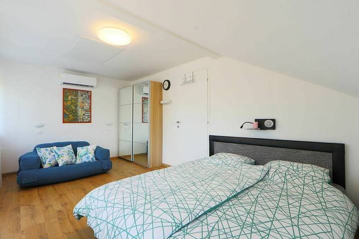 Schönes  Ferienhaus für 5 Personen mit  W-Lan, Klimaanlage, Tv und Innenhof in Balatonőszöd, Plattensee Südufer