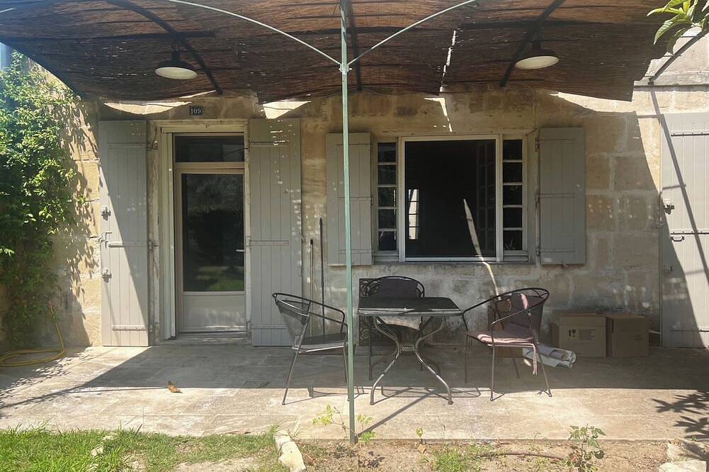 Charming village house at the foot of the Alpilles mountains in Fontvieille, Arles region
