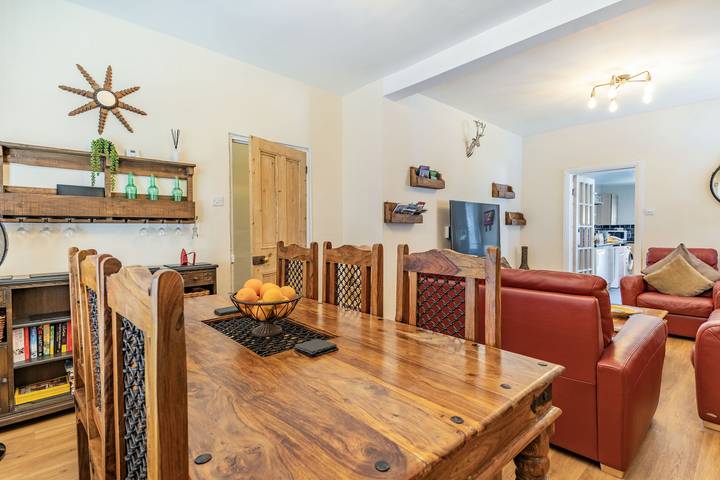 Gîte pour 8 personnes, avec jardin, animaux acceptés à Tenby - 4