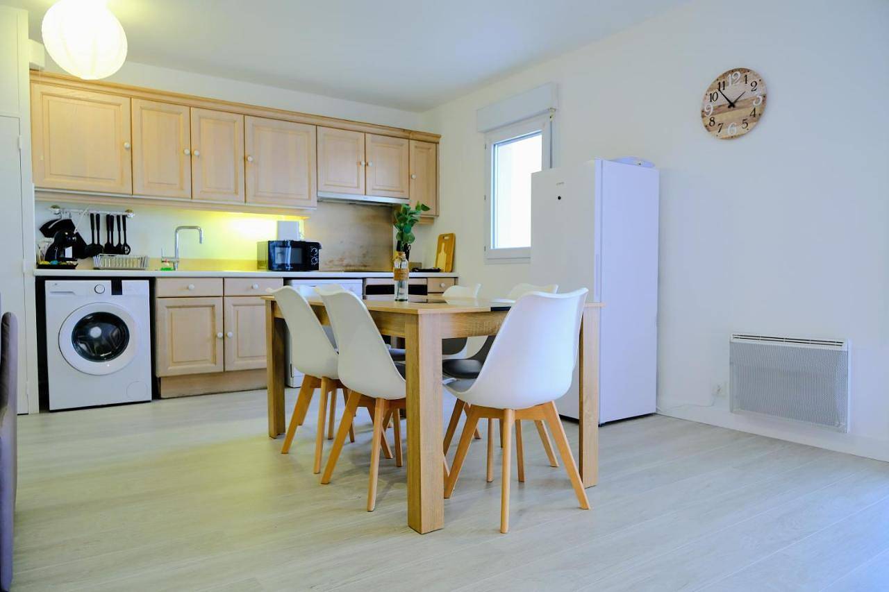Appartement entier, Double Apparts - Spacieux 140 m2 - 4 Ch - Entrée autonome- 2 Parkings Privé Gratuit in Melun, Seine-et-Marne