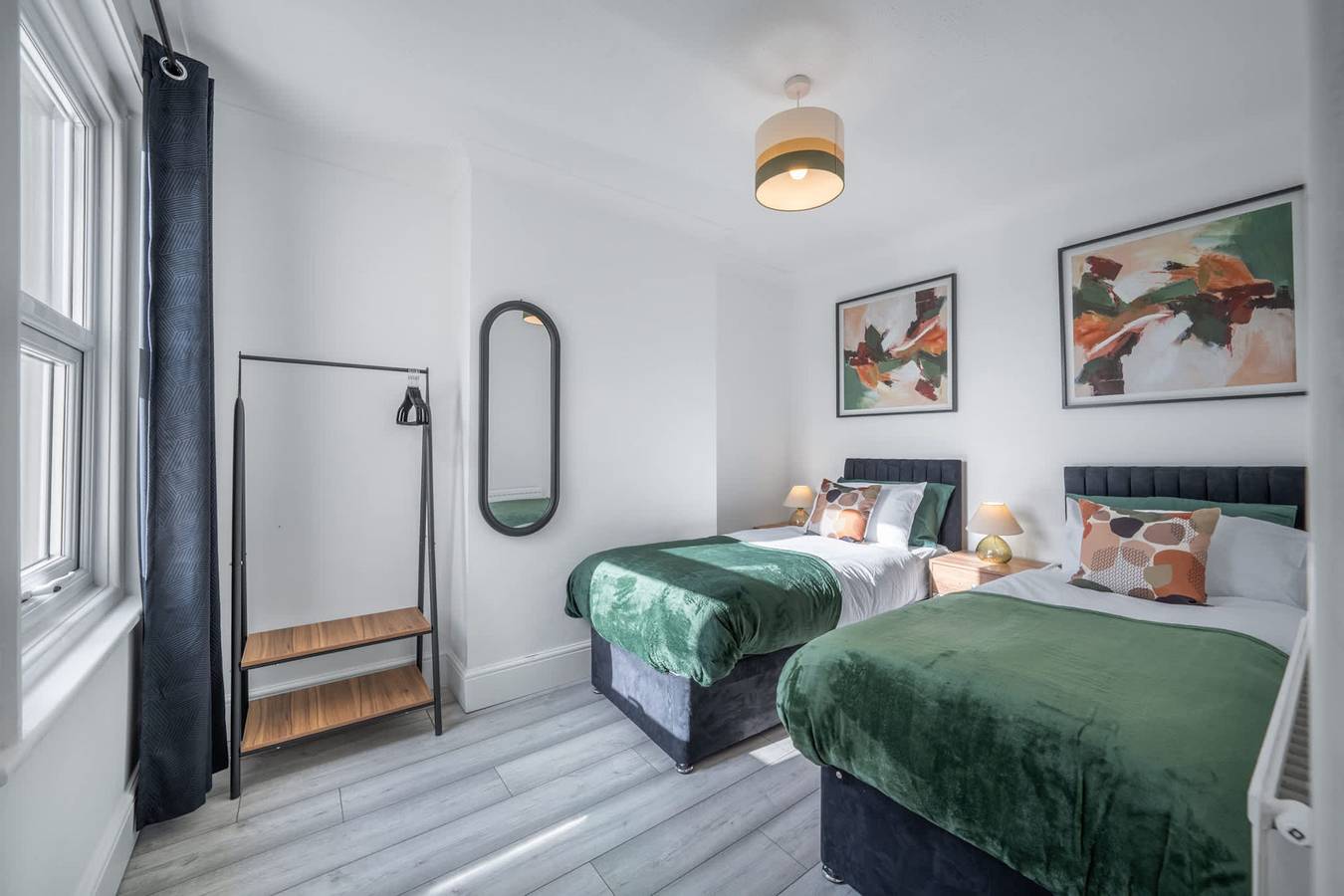 Entire apartment, Contractors  Families  Large groups in Swindon, North Wessex Downs