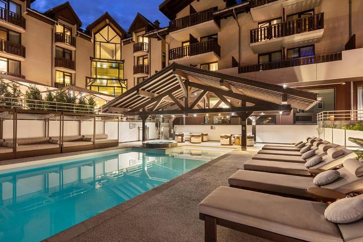 Hôtel pour 2 personnes, avec Terrasse et Jacuzzi ainsi que Jardin et Piscine