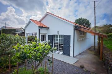 Location de vacances pour 3 personnes, avec jardin dans Capelo