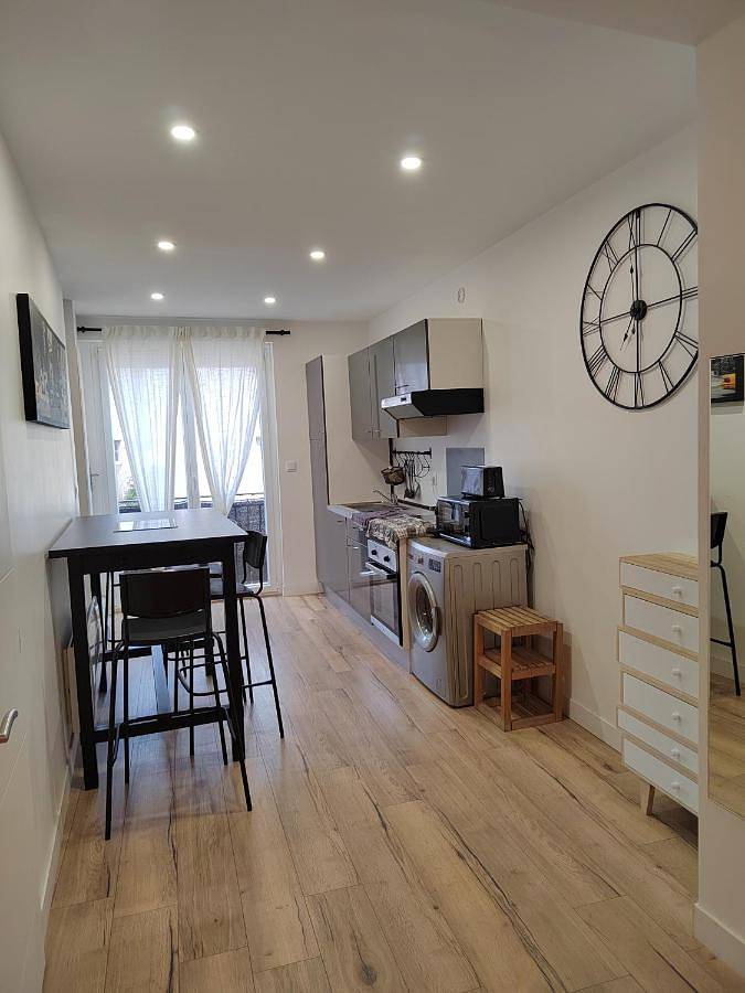 Appartement entier, Two-Bedroom Apartment in Saint-Jean-de-Védas, Côte méditerranéenne (France)