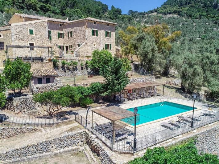 Apartamento para 16 personas, con Terraza y Jardín en Buñola