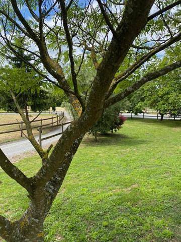 Location de vacances pour 4 personnes, avec Terrasse ainsi que Jardin et Vue à Varaize