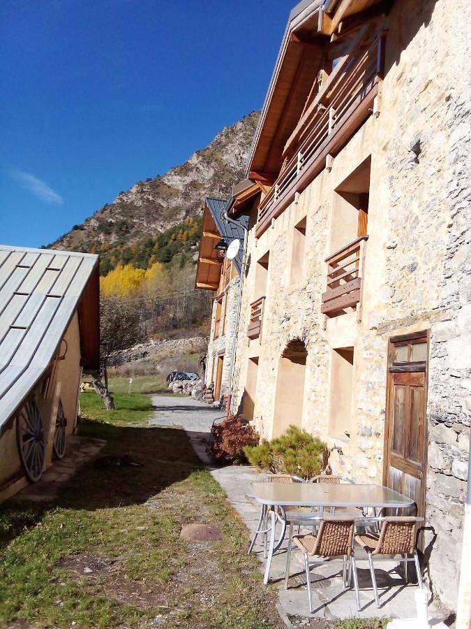 Gîte pour 5 personnes, avec Terrasse et Vue à Crévoux
