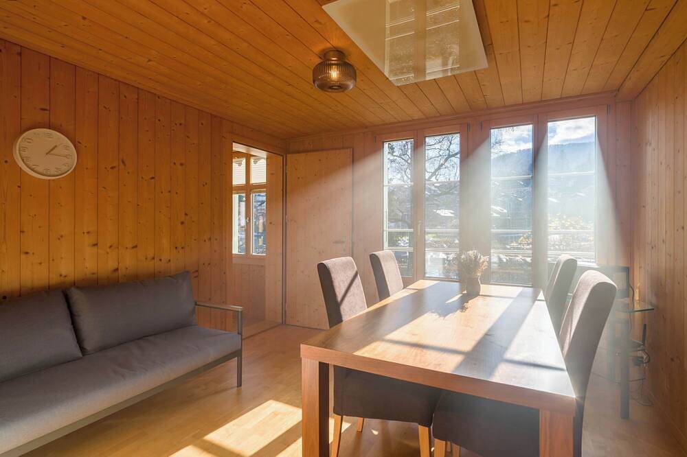 Geheel appartement, Lakefront Apartment in Spiez Bay in Spiez, Meer van Thun