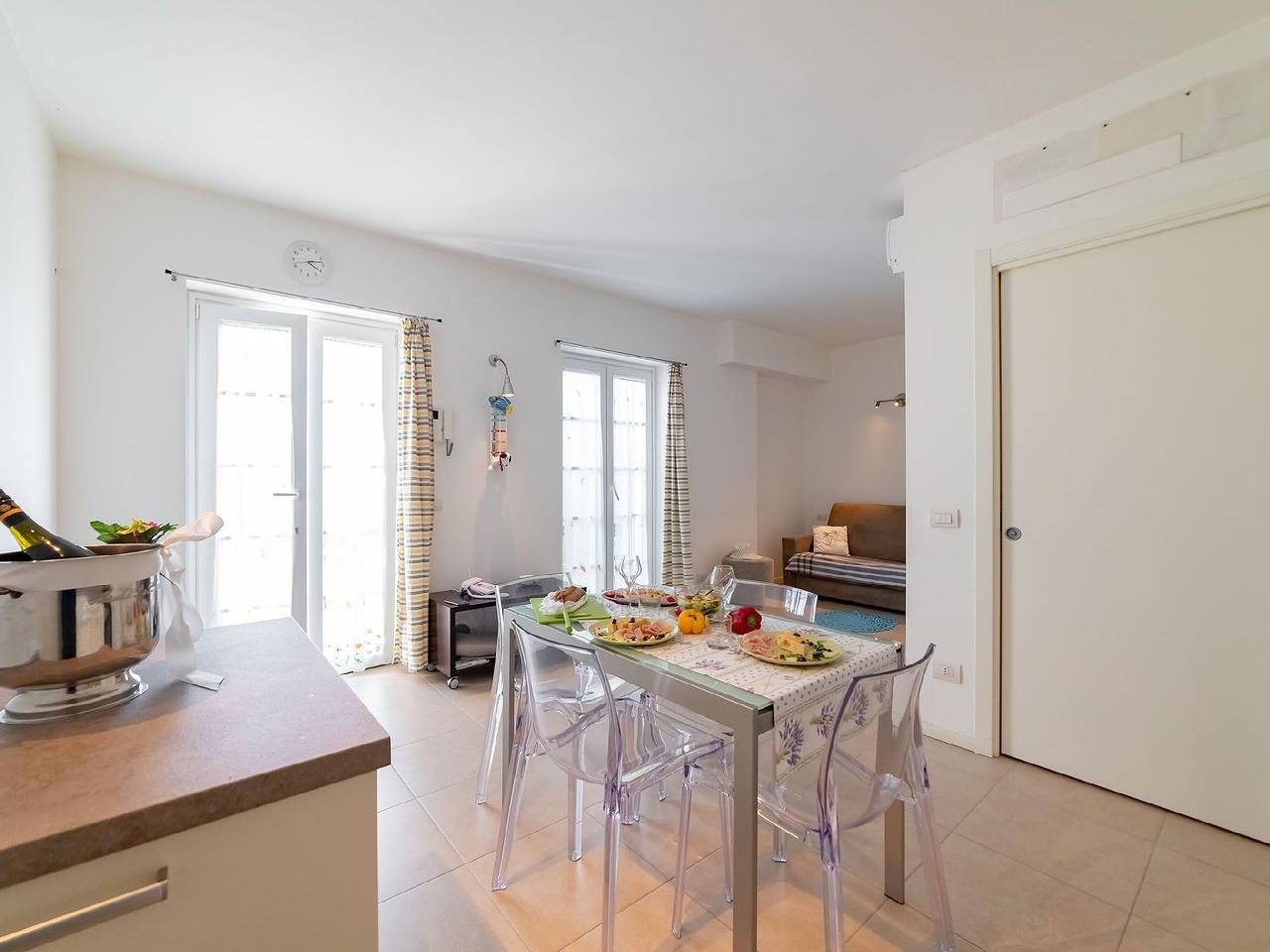 Entire holiday apartment, Holiday apartment Alabatros with infinity pool in Magliolo, Ligurian Alps