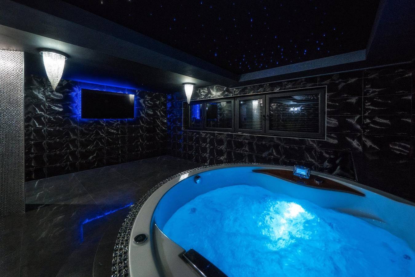Holiday home with relaxation in the jacuzzi in Nowy Targ, Carpazi Polonia