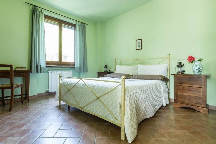 Location de vacances pour 12 personnes, avec jardin et jacuzzi ainsi que sauna et piscine à Bevagna - 4