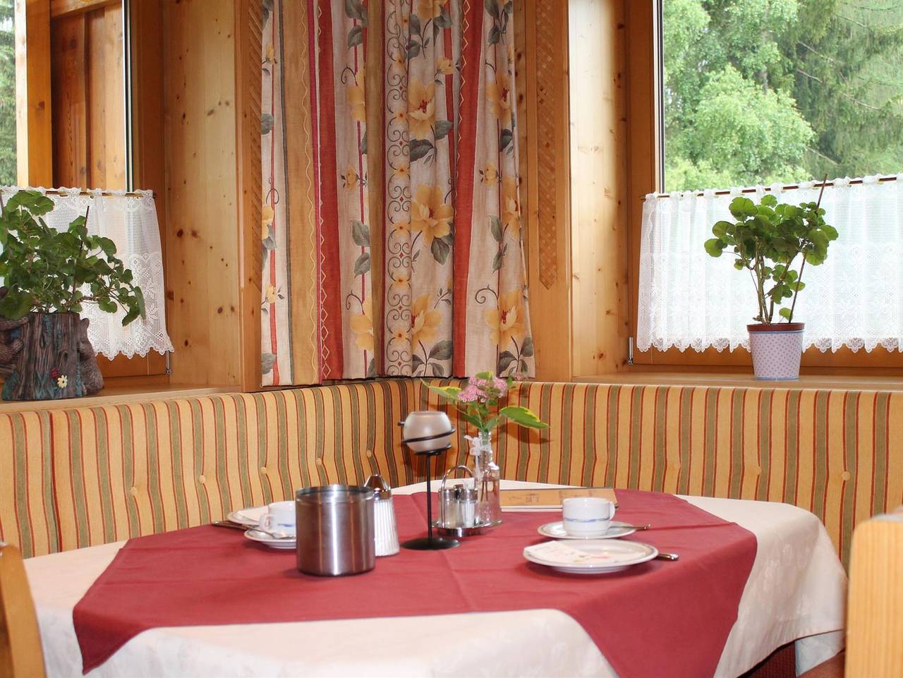 Hotel Sonne - Dz Bregenz od. Eisenstadt in Hopfgarten im Brixental, Kaisergebirge