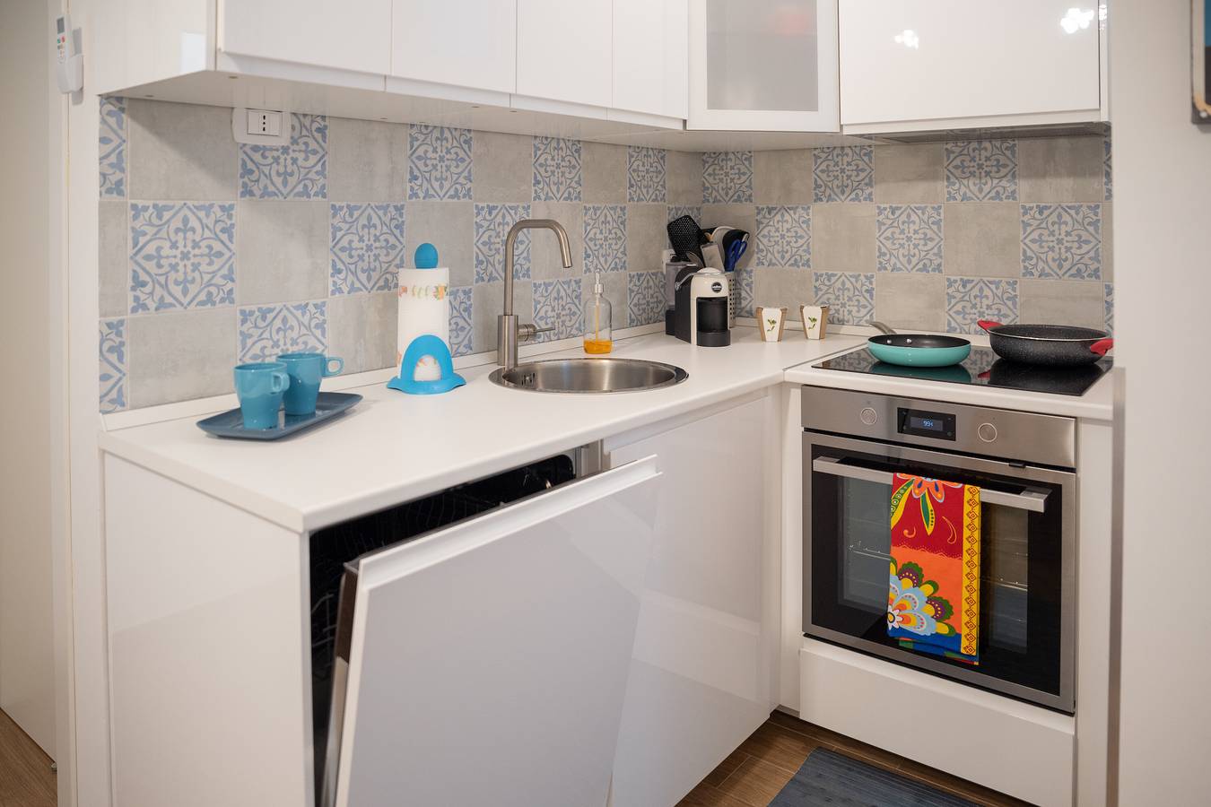 Entire apartment, Apartment 'Marlù Primo Piano' with Sea View, Wi-Fi and Air Conditioning in Maruggio, Gulf of Taranto