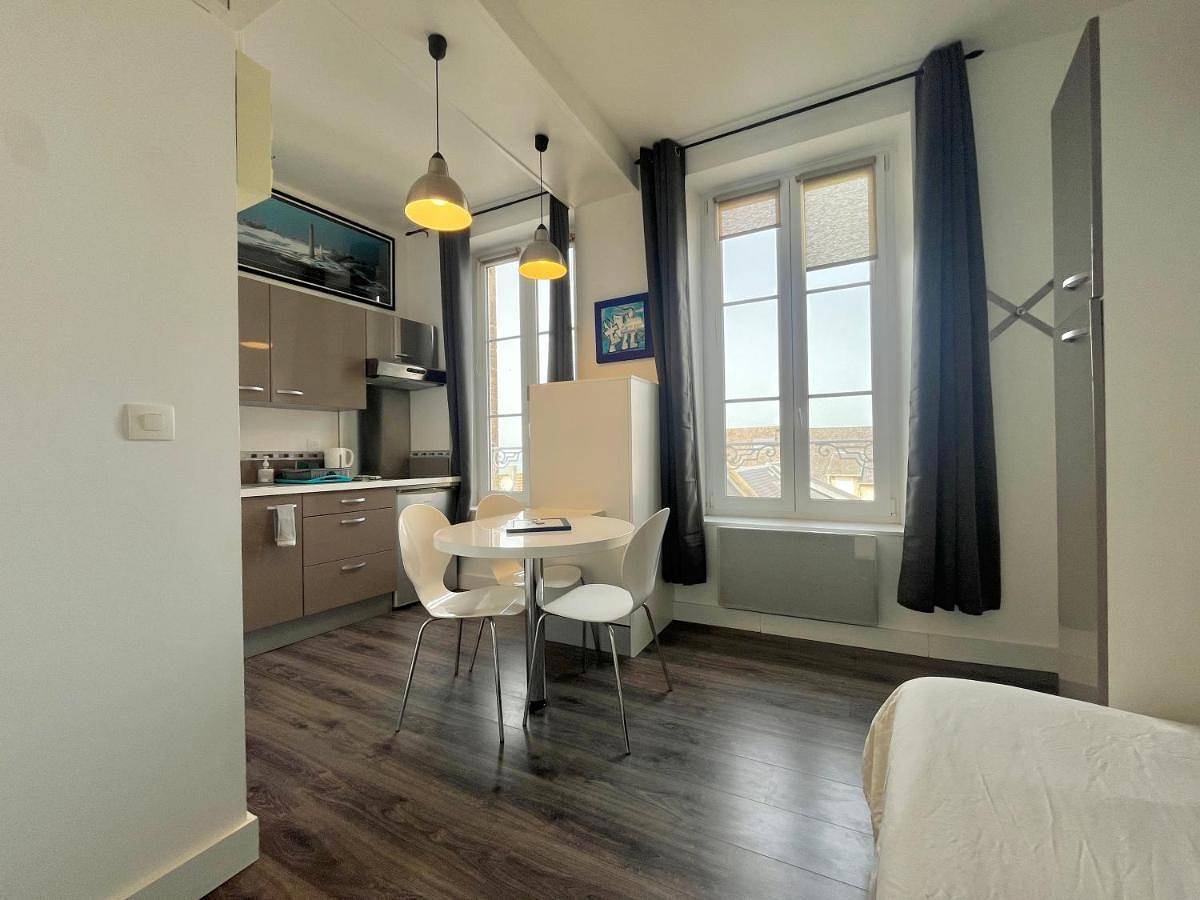 Appartement entier, One-Bedroom Apartment in Arromanches-les-Bains, Région de Bayeux