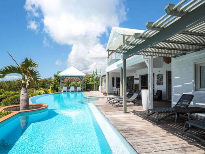 Location de vacances pour 10 personnes, avec jardin et piscine en Guadeloupe