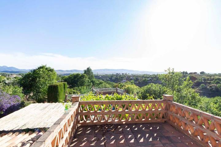 Location de vacances pour 5 personnes, avec piscine et jardin ainsi que balcon et vue à Dúrcal - 4