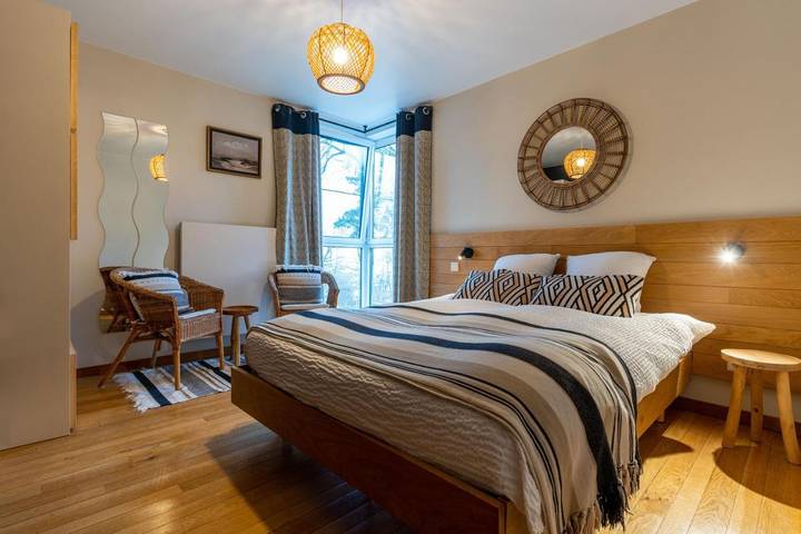 Chambre d’hôte pour 5 personnes, avec Terrasse et Jardin ainsi que Piscine et Vue à Hotton