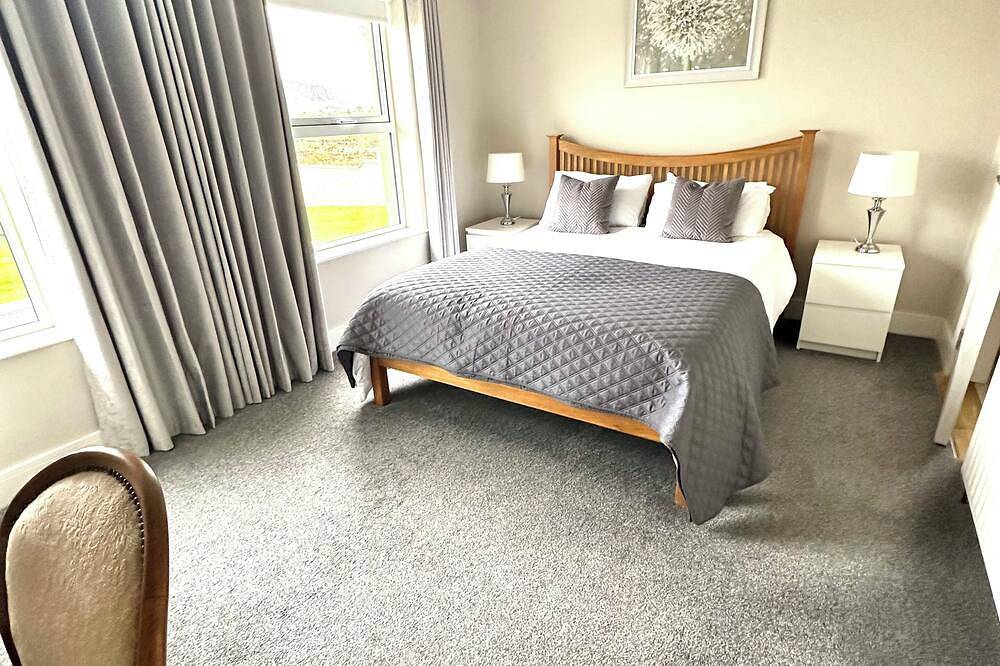 Cottage in a relaxing setting on the Ring of Kerry route on the Wild Atlantic /w in Caragh, County Kerry